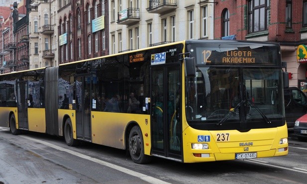 Śląskie. Brakuje kierowców autobusów. Cięcia na liniach autobusowych