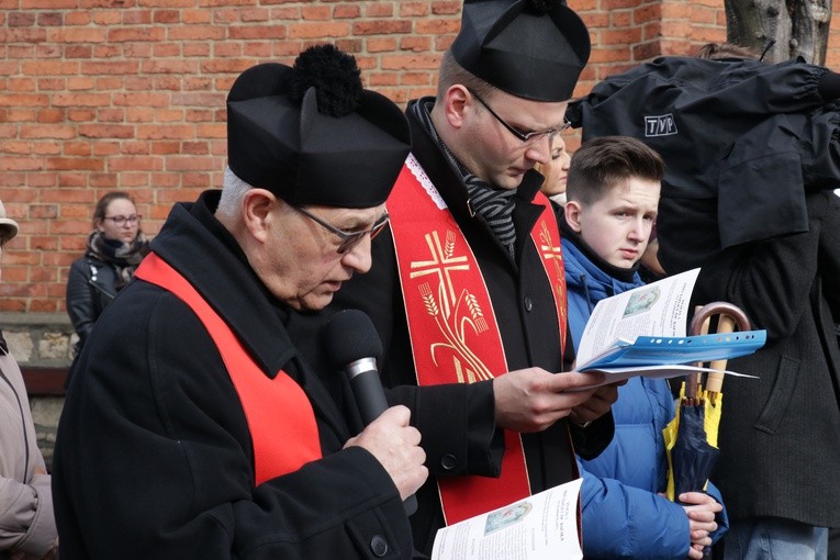 Wielki Czwartek na kalwaryjskim wzgórzu w Piekarach Śl.