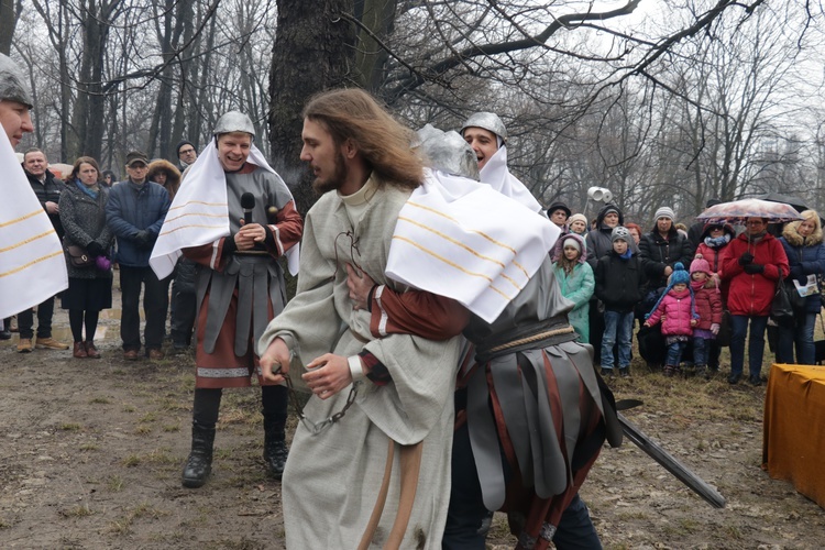 Wielki Czwartek na kalwaryjskim wzgórzu w Piekarach Śl.