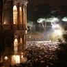 Droga Krzyżowa w Koloseum o współczesnym niewolnictwie