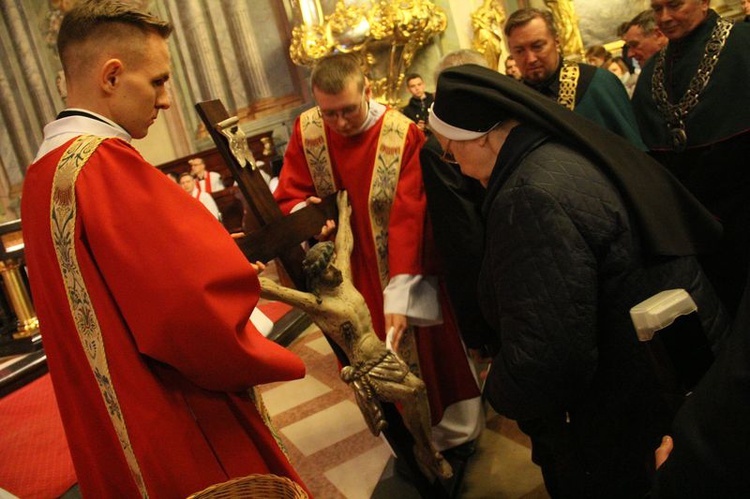 Wielki Piątek w archikatedrze lubelskiej