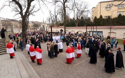 Nabożeństwo Drogi Krzyżowej na krakowskim Kazimierzu