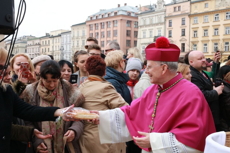 Święcenie pokarmów wielkanocnych w Krakowie 2018