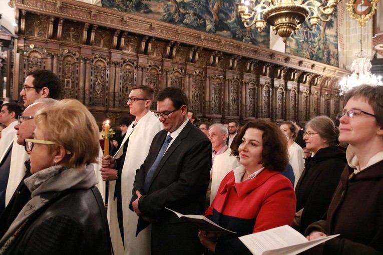 Liturgia Wigilii Paschalnej na Wawelu - chrzest katechumenów