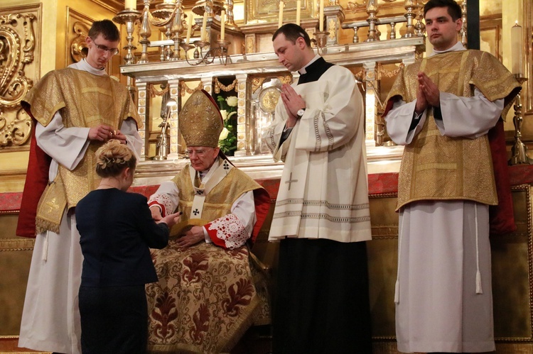 Liturgia Wigilii Paschalnej na Wawelu - chrzest katechumenów