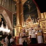 Liturgia Wigilii Paschalnej na Wawelu - chrzest katechumenów