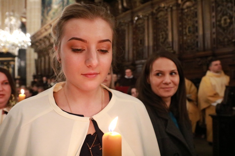 Liturgia Wigilii Paschalnej na Wawelu - chrzest katechumenów