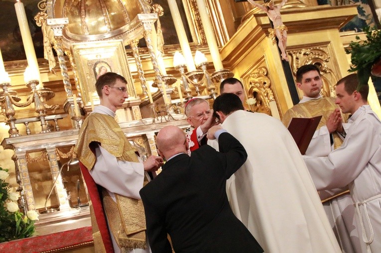 Liturgia Wigilii Paschalnej na Wawelu - chrzest katechumenów