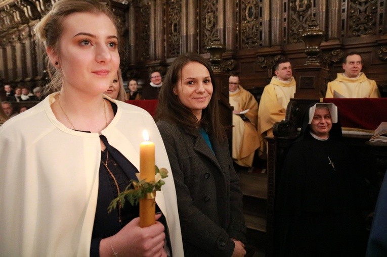 Liturgia Wigilii Paschalnej na Wawelu - chrzest katechumenów