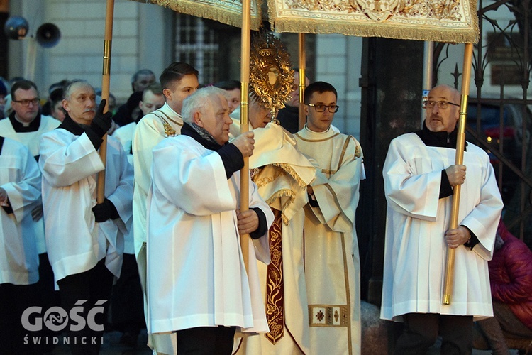 Procesja rezurekcyjna i poranna Msza św. w katedrze