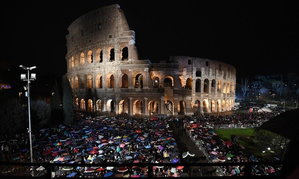 Wzrost liczby uczestników Wielkiego Tygodnia i Świąt Wielkanocnych w Rzymie