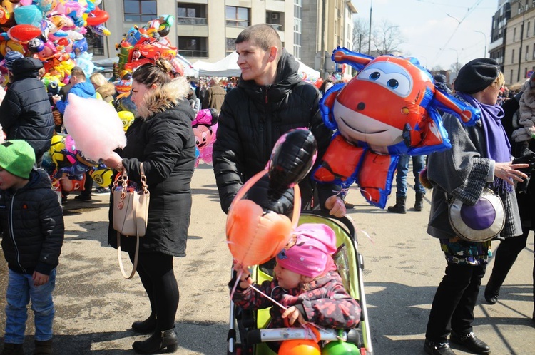 Kramy na krakowskim odpuście Emaus