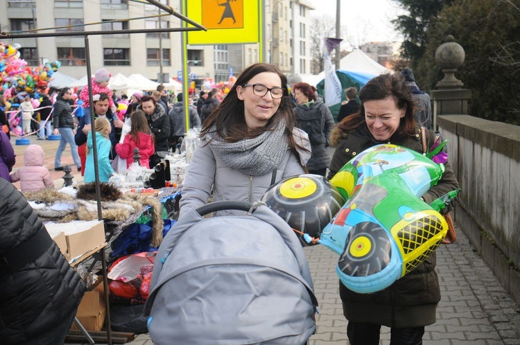 Kramy na krakowskim odpuście Emaus