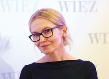 Katarzyna Jabłońska redaktor kwartalnika „Więź” (w latach 1997–2017 sekretarz redakcji), krytyk filmowy, współautorka m.in. książek napisanych z ks. Janem Kaczkowskim „Szału nie ma, jest rak” oraz „Żyć aż do końca. Instrukcja obsługi choroby”. Członkini Laboratorium „Więzi”. Mieszka w Warszawie.