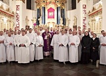 W diecezji posługuje ponad 500 nadzwyczajnych szafarzy Komunii św.