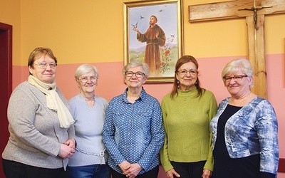 Na zdjęciu od lewej: Zofia Babiaczyk, Kazimiera Grygorcewicz, Stanisława Zdanowicz, Teresa Bażant, Krystyna Piątek.  To tylko część wolontariuszek PZC.