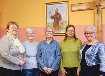 Na zdjęciu od lewej: Zofia Babiaczyk, Kazimiera Grygorcewicz, Stanisława Zdanowicz, Teresa Bażant, Krystyna Piątek.  To tylko część wolontariuszek PZC.