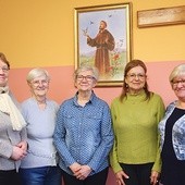 Na zdjęciu od lewej: Zofia Babiaczyk, Kazimiera Grygorcewicz, Stanisława Zdanowicz, Teresa Bażant, Krystyna Piątek.  To tylko część wolontariuszek PZC.