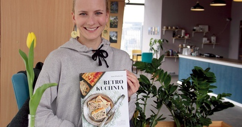 Anna Włodarczyk jest nie tylko fanką przedwojennej kuchni. Pasjonuje się również fotografią, co doskonale widać w książce, do której sama robiła zdjęcia.