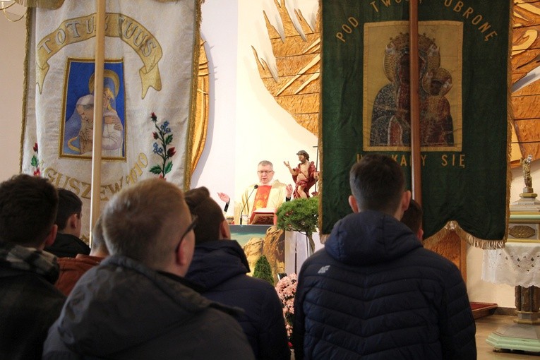 Chorągwiarze z parafii św. Rocha w Boczkach Chełmońskich