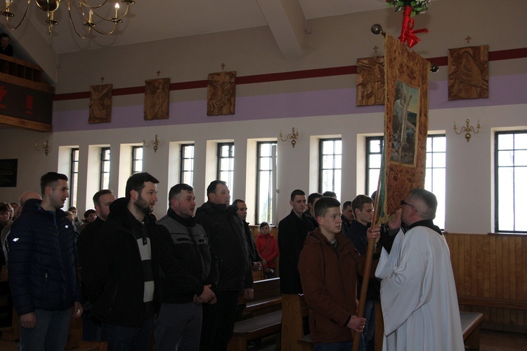 Chorągwiarze z parafii św. Rocha w Boczkach Chełmońskich