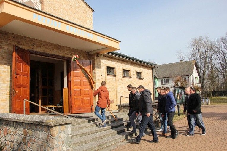 Chorągwiarze z parafii św. Rocha w Boczkach Chełmońskich
