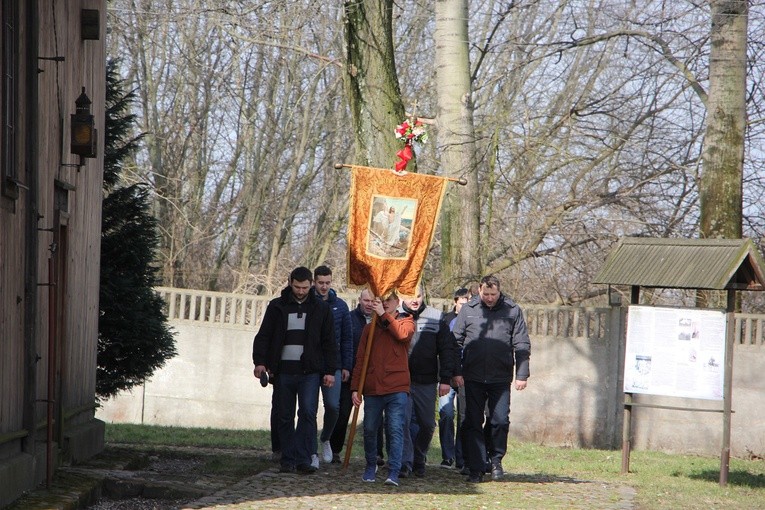 Chorągwiarze z parafii św. Rocha w Boczkach Chełmońskich