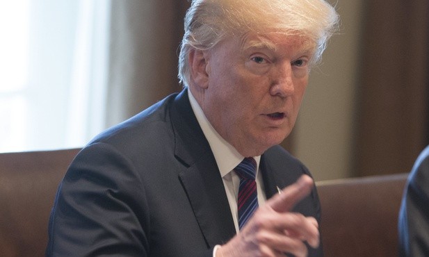 Trump zapowiada, że wyśle armię na granicę z Meksykiem