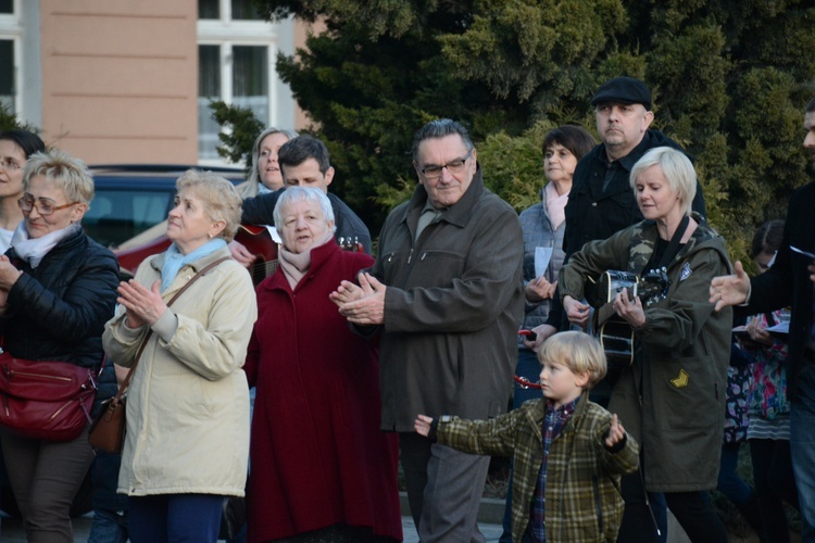 Dzielą się spotkaniem ze Zmartwychwstałym