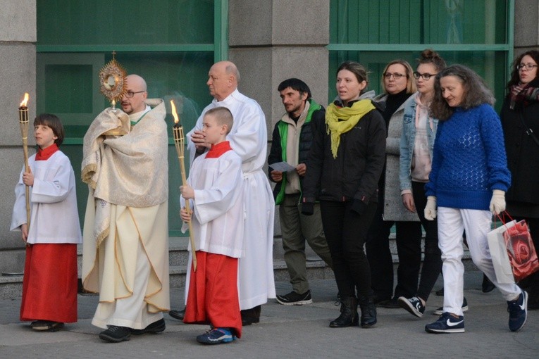 Dzielą się spotkaniem ze Zmartwychwstałym