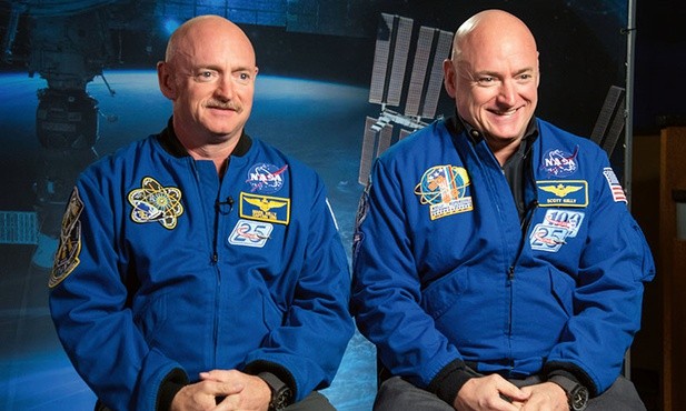 Bracia bliźniacy Scott (z lewej) i Mark Kelly. Obaj są astronautami, ale w kosmosie był tylko Scott.