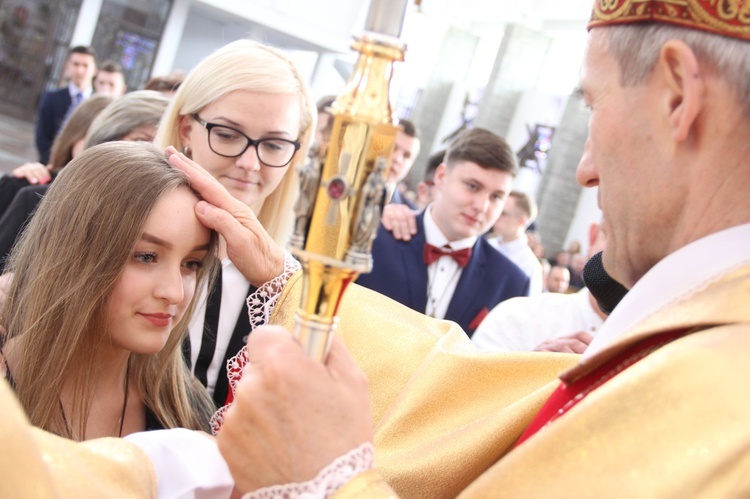 Bierzmowanie w Męcinie