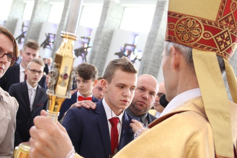 Bierzmowanie w Męcinie