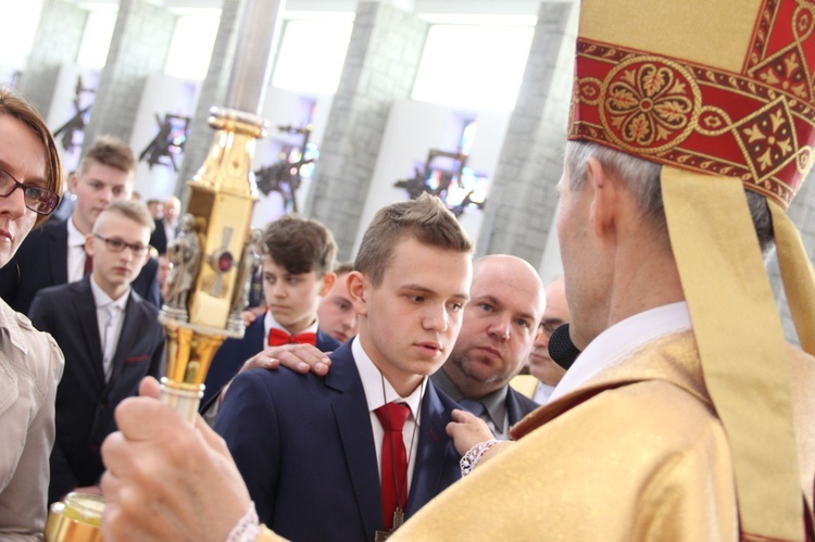 Bierzmowanie w Męcinie