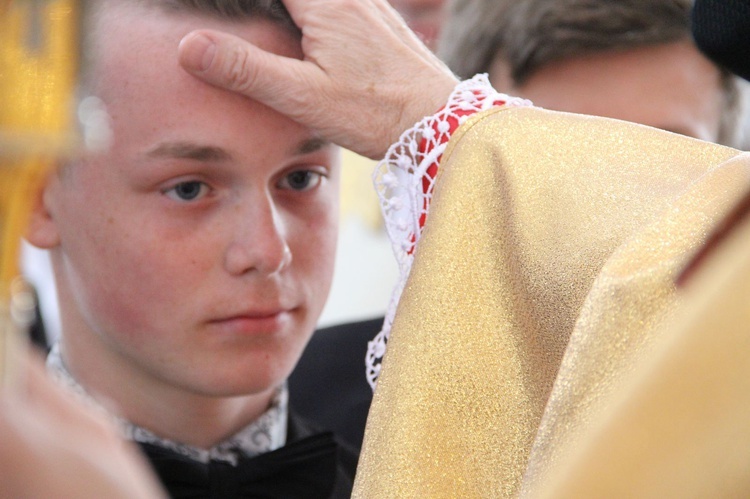 Bierzmowanie w Męcinie