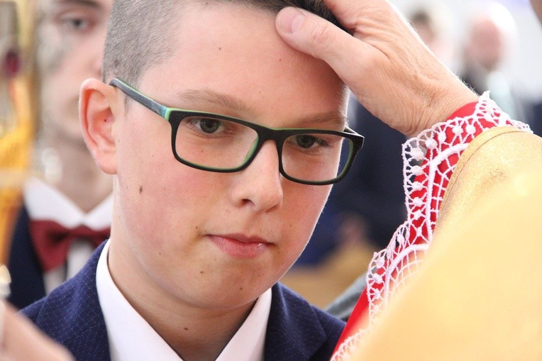 Bierzmowanie w Męcinie
