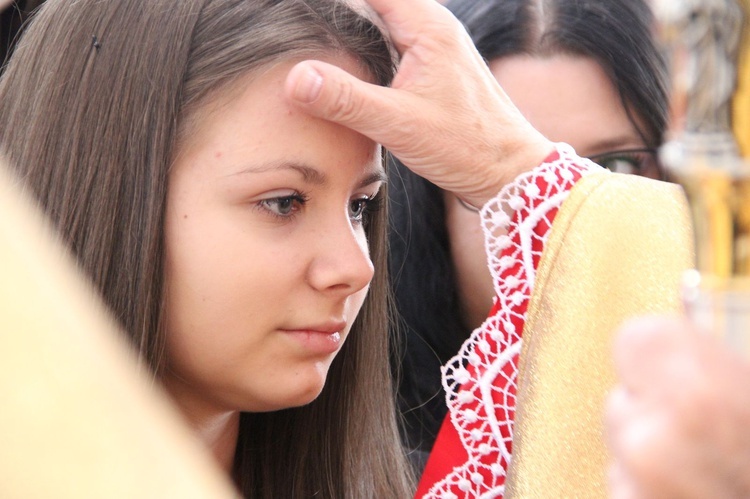 Bierzmowanie w Męcinie