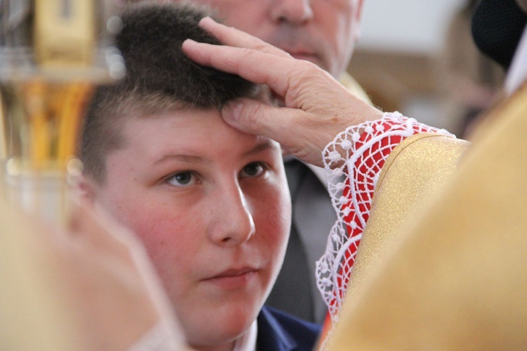 Bierzmowanie w Męcinie