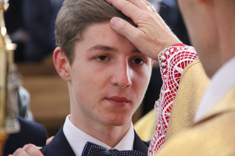 Bierzmowanie w Męcinie