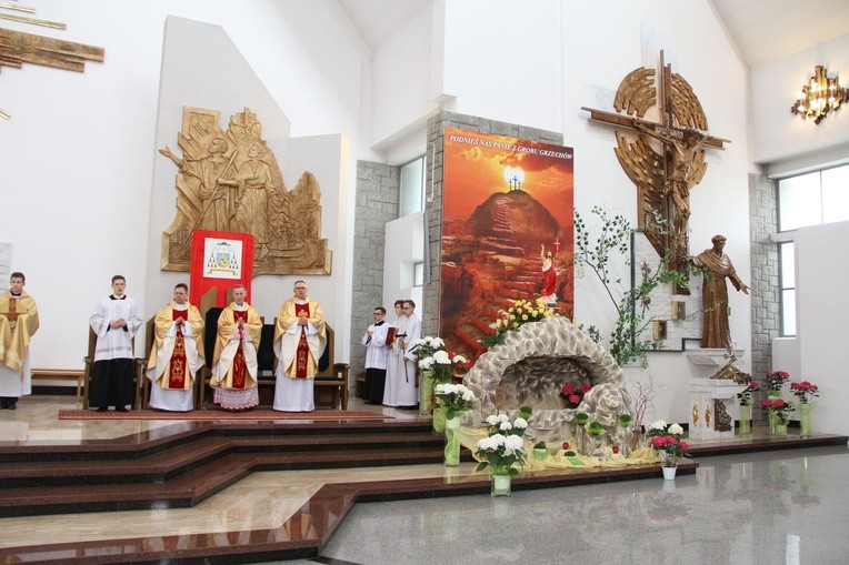 Bierzmowanie w Męcinie