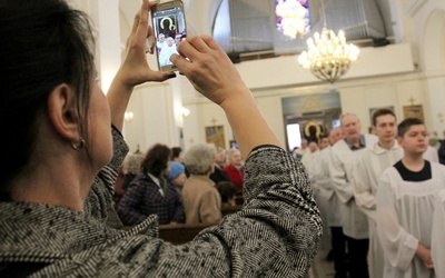 W Ząbkach Maryja błogosławi dzieciom nienarodzonym