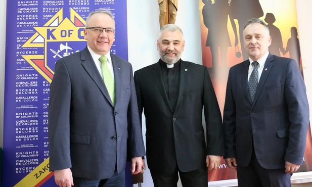 Do udziału w zakończeniu peregrynacji zapraszają (od lewej): Andrzej Anasiak, ks. Wiesław Lenartowicz, Dariusz Wolniak