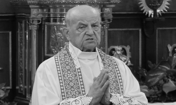 Ks. prał. Jerzy Patalong podczas Mszy św. na 300-lecie parafii w Istebnej