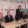 O dofinansowaniu poinformowano 6 kwietnia na konferencji prasowej. Z mikrofonem prezydent Skierniewic Krzysztof Jażdżyk