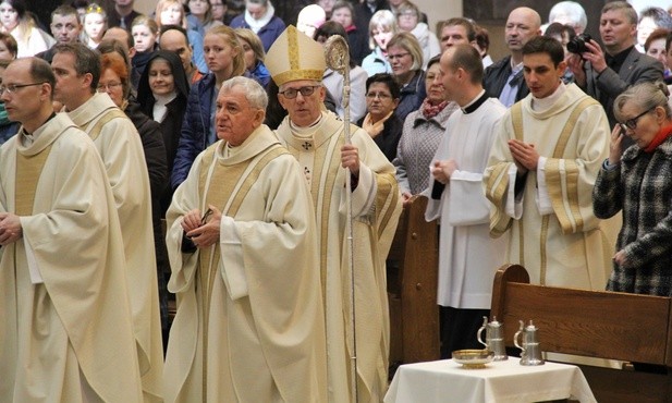 Duch przynagla do Caritas