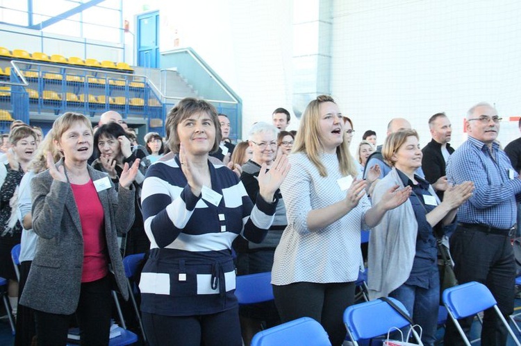 Rekolekcje halowe prowadzone przez ks. Krzysztofa Kralkę