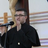 Rekolekcje halowe prowadzone przez ks. Krzysztofa Kralkę