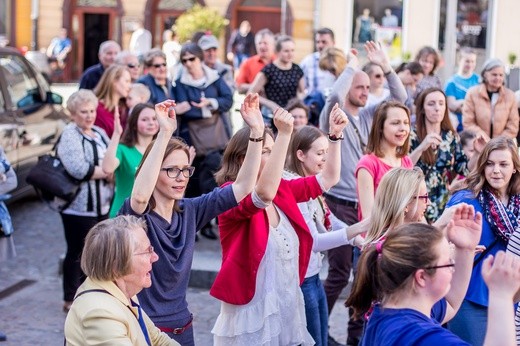 Olsztyn tańczy dla Jezusa!