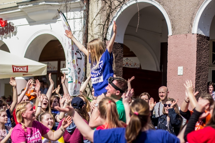 Olsztyn tańczy dla Jezusa!