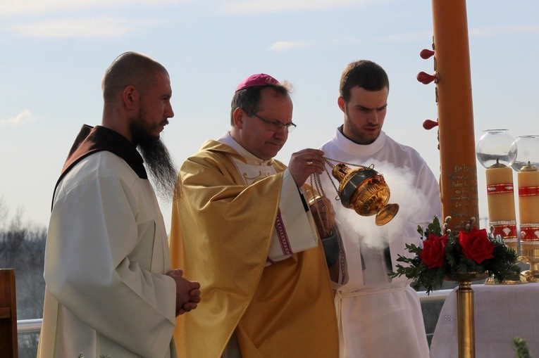 Rany Chrystusa przypominają o przeszłości